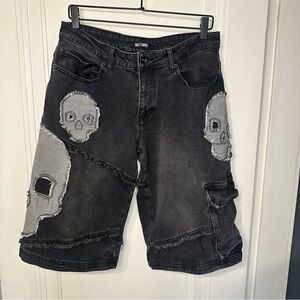 Hot Topic Frayed Skull Patch Cargo Jorts